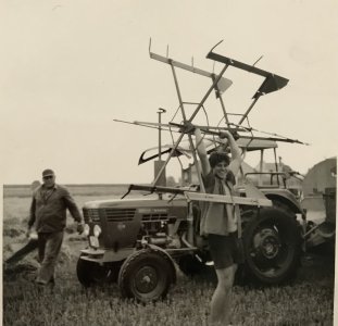 IMG_3054 - Heinrich und Wolfram Börker - Getreidernte 1970 im Schlittweg.jpg